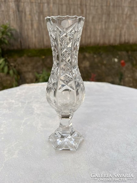 Csiszolt ólomkristály talpas váza