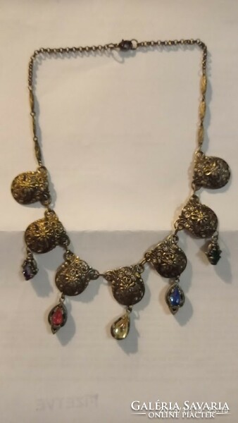 Szépséges régi nyaklánc vintage collier, női fém ékszer színes kövekkel
