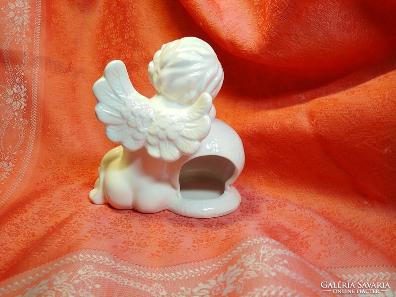 Hófehér porcelán szárnyas angyalka mécsestartó