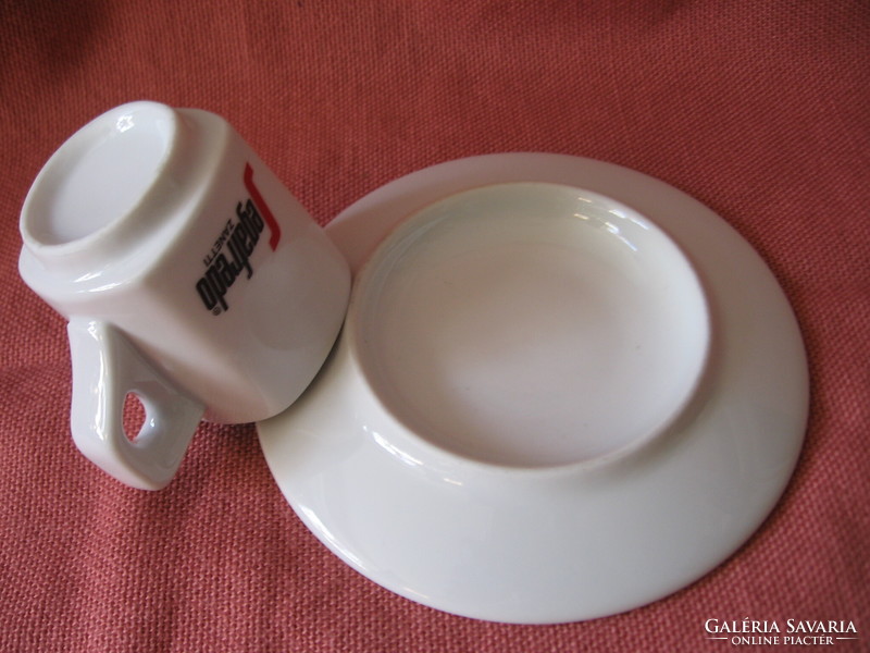 Segafredo cappuccino cups with coasters in pieces