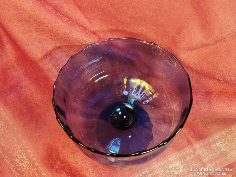 Nagy méretű lila üveg kehely, asztalközép, kínáló