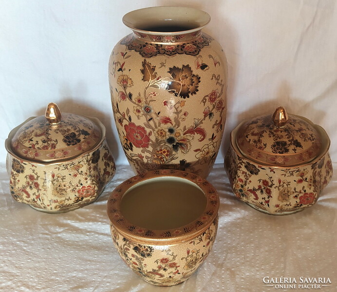 Set of 4 porcelain ornaments