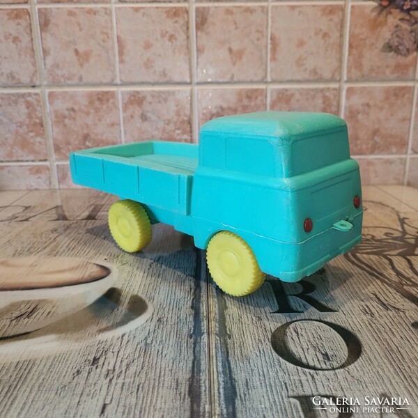 Retro plastic fixed platform toy truck