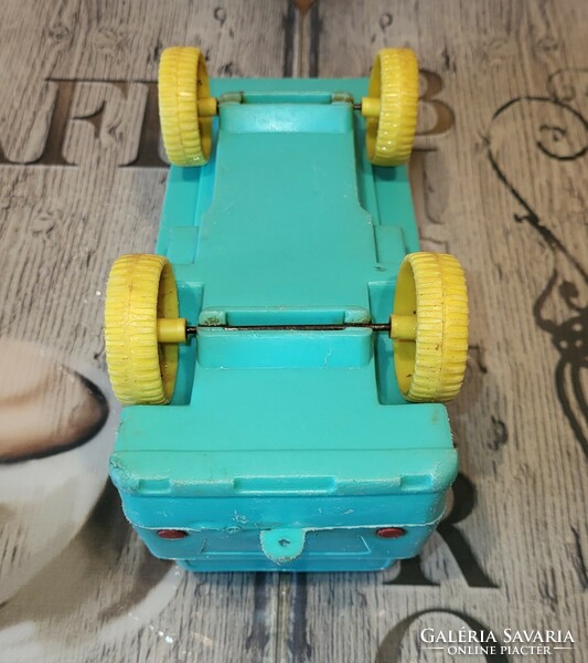 Retró műanyag fix platós játék tehetautó