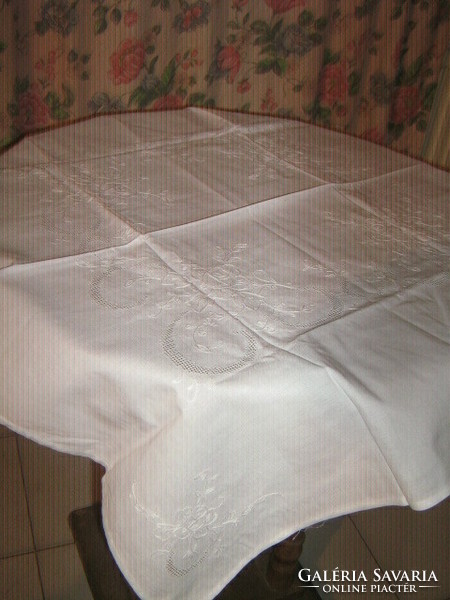 Beautiful vintage rose-embroidered Toledo white tablecloth