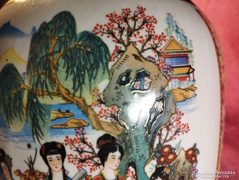 Beautiful Chinese porcelain vase with painted life portrait, floral border designs, 35 cm.