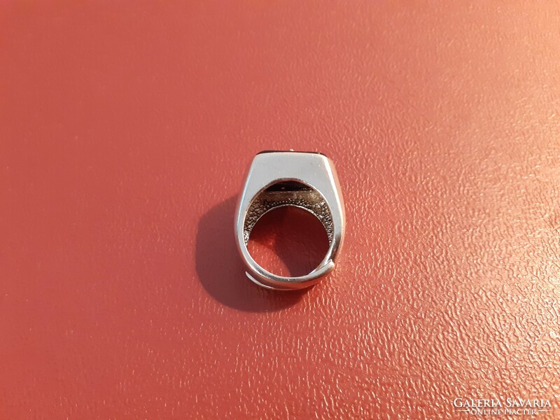 Ezüst gyűrű onix kővel és cirkóniával 9,25 gramm. Állítható méretű
