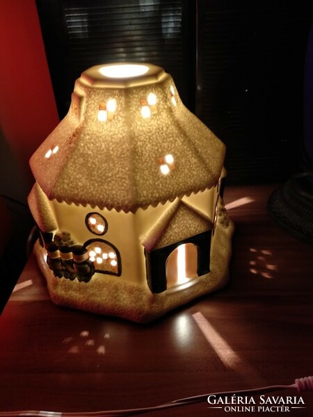 Csodás téli házikó lámpa figurális porcelán burával