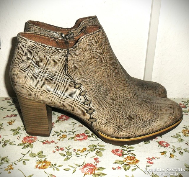 Tamaris, antique genuine leather ankle shoes in size 40.