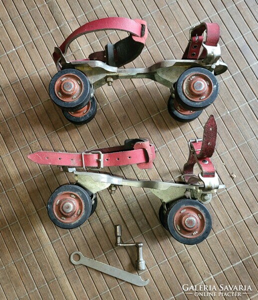 Trusetal, adjustable size German roller skates, with keys, accessory, decoration