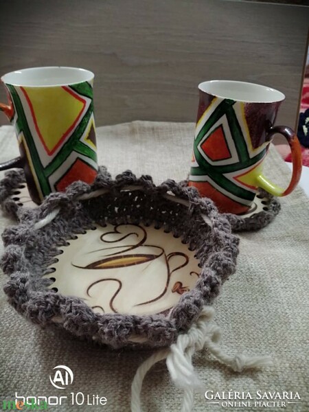 5-piece breakfast set with crocheted edge