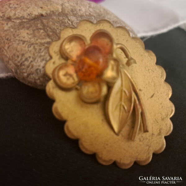 Old gold-plated brooch with amber stone, 4 cm