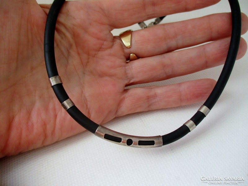 Elegant rubber silver necklace