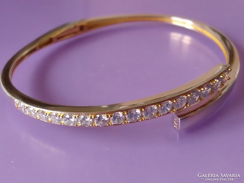 Gold-plated 14 carat silver unisex bracelet is easy to wear!