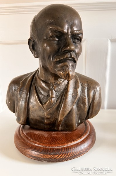 Large solid bronze statue of Lenin