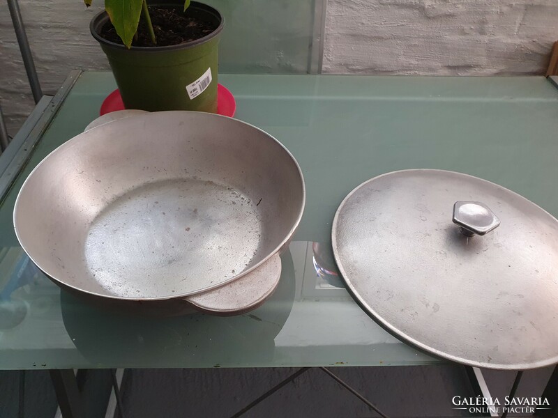 Large aluminum baking dish, old, completely new condition
