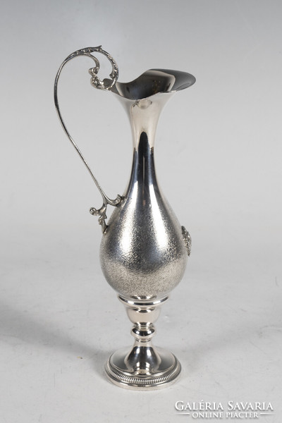 Silver pouring with flower garland decoration