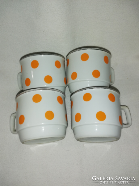 Zsolnay mugs with yellow dots are less common