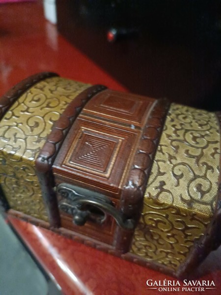 Decorative gilded wall box