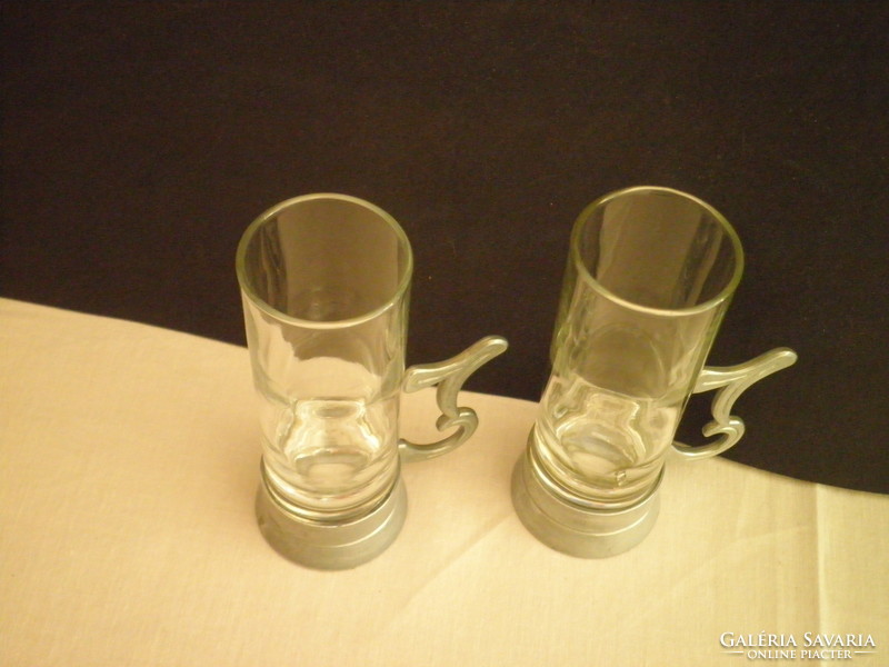 2 cups for short drinks with a metal base