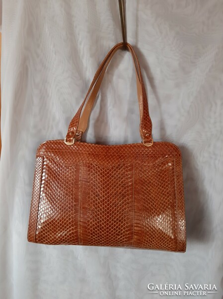 Old beautiful snakeskin women's handbag!