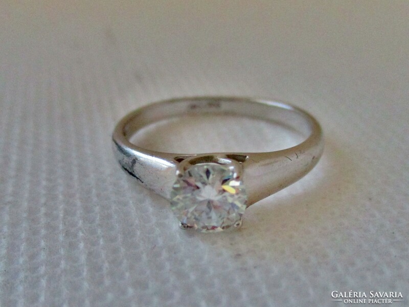 Szép ezüst szoliter gyűrű 0,84ct moissanit gyémánttal