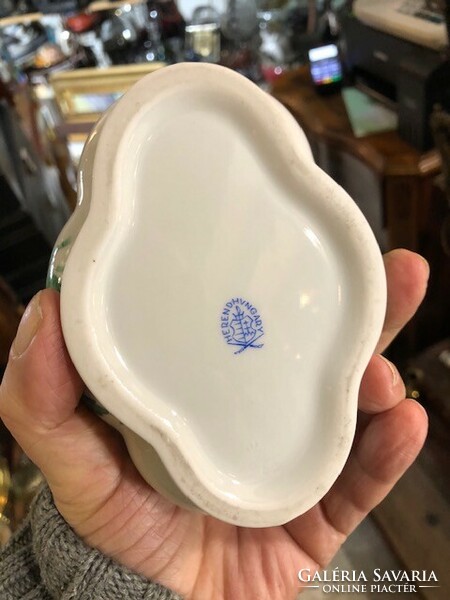 Herendi Apponyi mintás, nyuszis porcelán bonbonier, 14 cm-es.