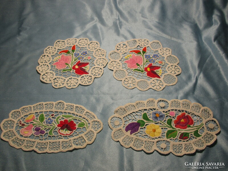 4 small embroidered tablecloths, needlework
