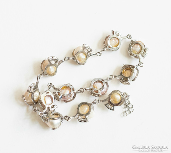 Tenyészett barokk gyöngyök fehérarany színű ékszerbe foglalva - nyaklánc