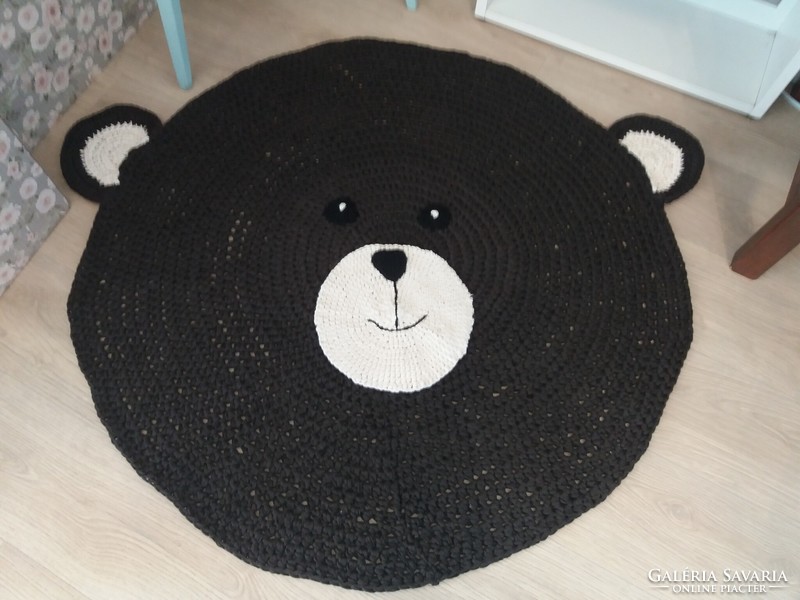 Hand-crocheted teddy bear rug made of premium ribbon yarn.