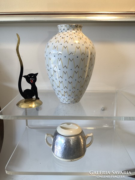 Kézifestésű váza ritkaság,hollóházi gyűjtőknek. Geometrikus art deco mintával.