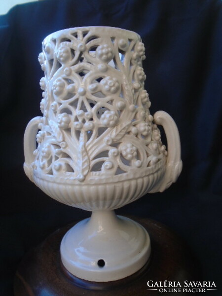 Dreamy openwork Zsolnay porcelain lamp in excellent condition