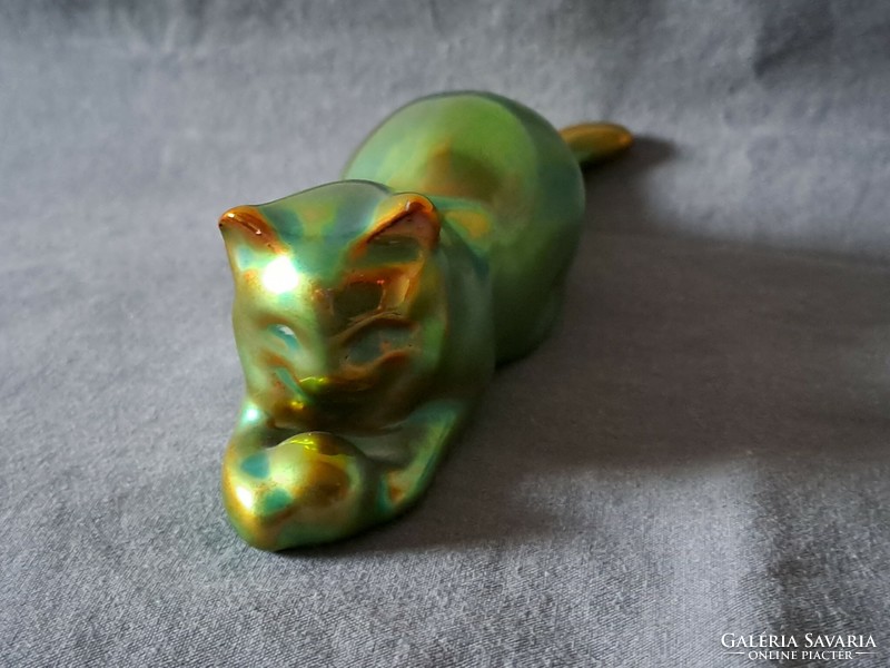 Zsolnay eozin, labdázó cica / macska figura