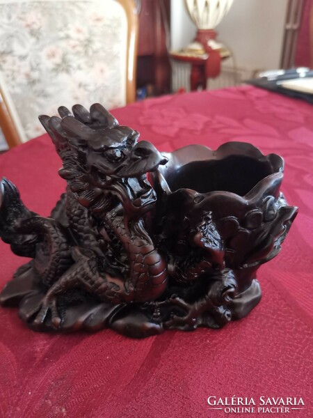 Tibeti sárkány, kehellyel