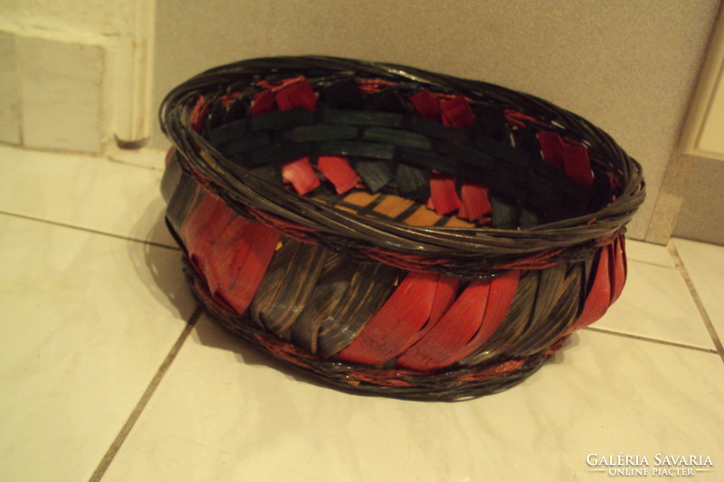 Lacquered storage basket made of green and red cane. (For sewing, yarn----flowers)