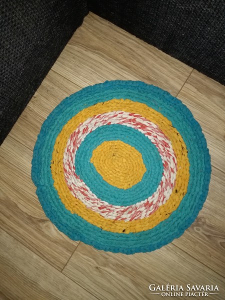 Crocheted round rag rug