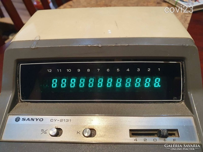Retro sanyo vfd display (vacuum fluorescent display) light diode calculator cy-2131