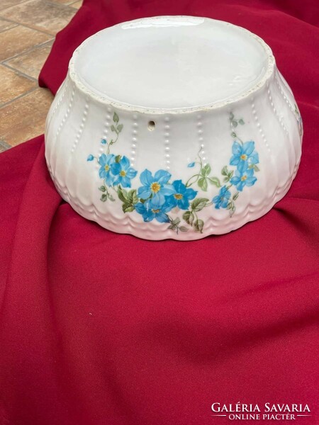 Beautiful porcelain scone bowl with a diameter of 24.5 cm