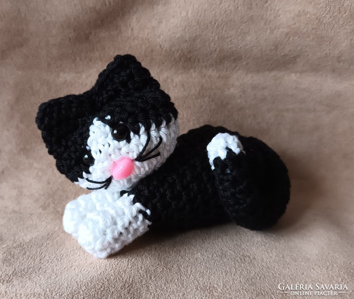 Crocheted cat black and white 12 cm