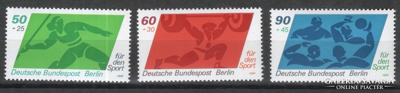 Postatiszta Berlin 711  Mi 621-623    3,50 Euró