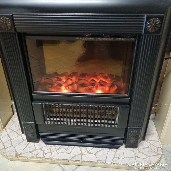Electric fireplace with classic frame