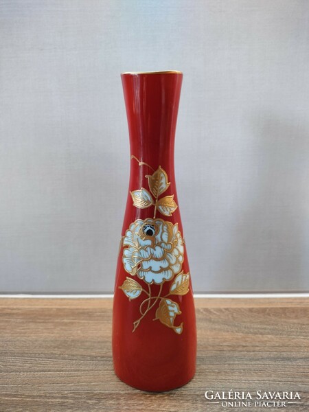 Wallendorf kézi festésű, aranyozott virágdíszítéses váza
