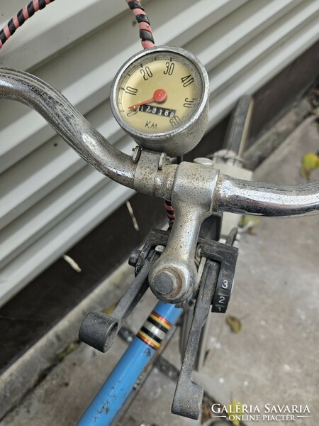 1966-os német kerékpár sebességmérővel