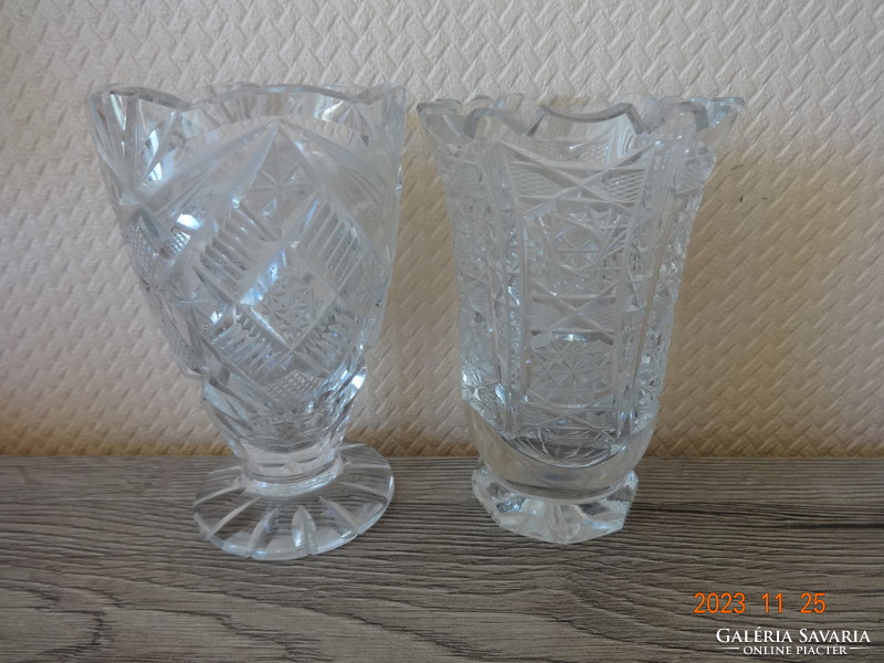 Pair of footed crystal vases, 10 cm high