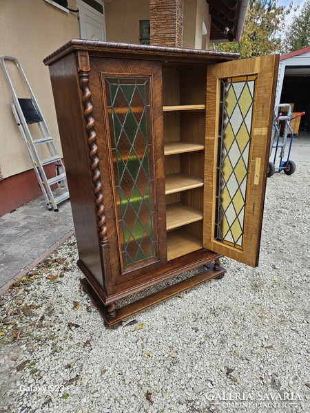 Colonial display cabinet for sale in good condition.