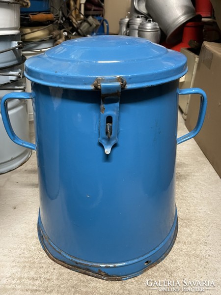 18 Liter blue enameled pail in an enameled grease bucket, peasant villager