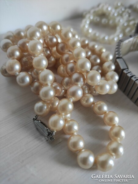 Pack of 13 classic retro bijou necklaces, bracelets, clip earrings with pearls