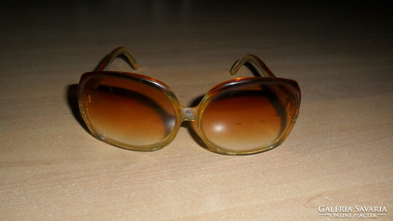 Vintege polaroid lookers 8149 sunglasses from the 1970s in very nice condition.