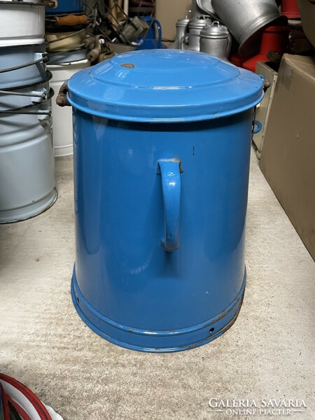18 Liter blue enameled pail in an enameled grease bucket, peasant villager