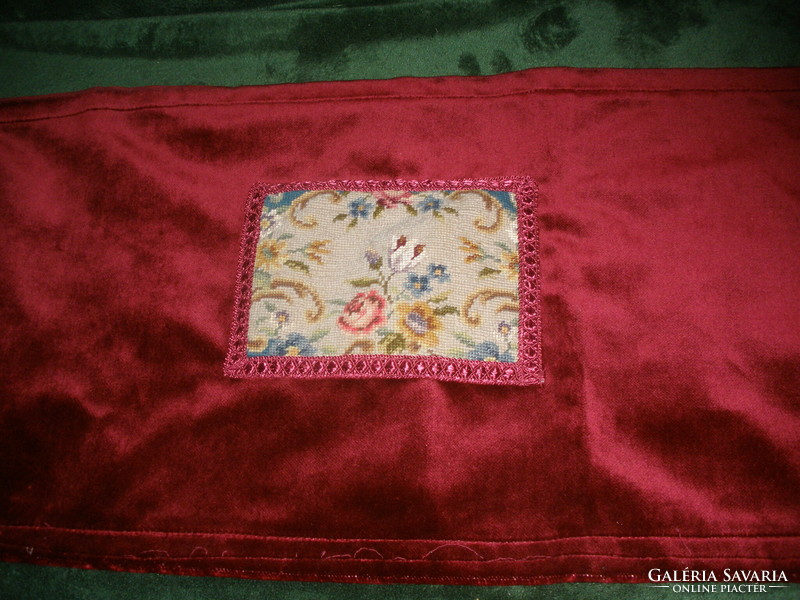 Burgundy velvet tablecloth 71 x 32 cm